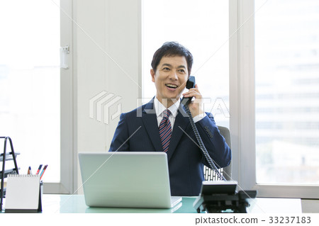 Businessman middle desk office phone 33237183