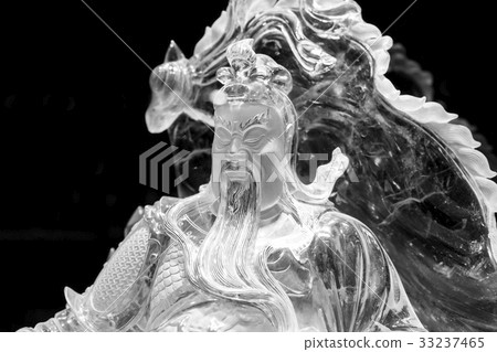 黑白 關公 神像 神明 莊嚴 宗教 打坐 思考 沈思 臉 雕像 神像 水晶 玻璃 藝術 33237465