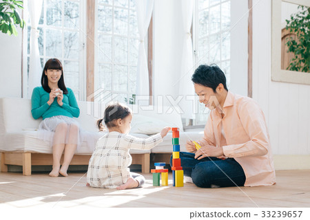 Family relaxing in the living room 33239657