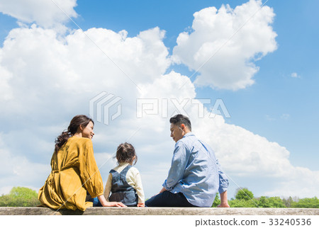 Families playing in the park 33240536