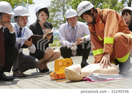 Lifeboat training 33240546
