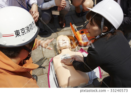 Lifeboat training 33240573