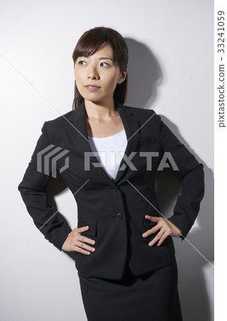 Strong female leader image 33241059
