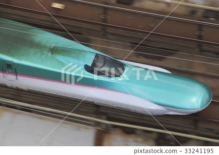 Tohoku Shinkansen E5 series going through Sendai city (spun shot) 33241195