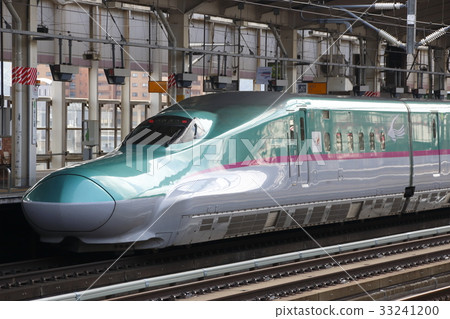 Tohoku Shinkansen Series E5 (Fukushima Station) 33241200