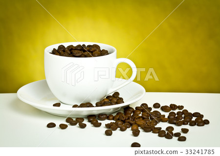 Coffee cup and coffee beans 33241785