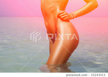 Sporty back of a beautiful woman in bikini. Toned Sporty back of a beautiful woman in bikini. Toned 33243413