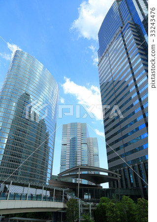 高聳的辦公區域的摩天大樓 高聳的辦公區域的摩天大樓 33243476