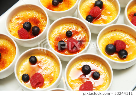 French dessert - creme brulee French dessert - creme brulee 33244111