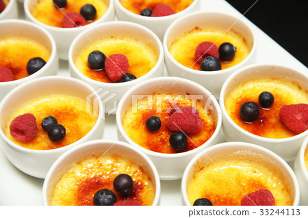 French dessert - creme brulee 33244113