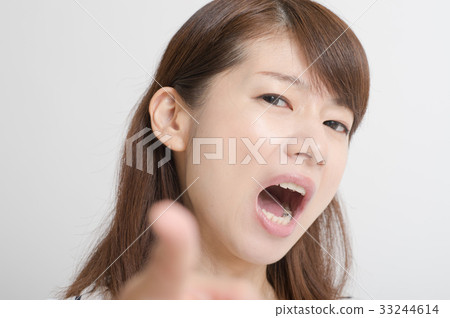 Woman who complains 33244614