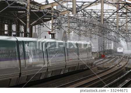 乘客摔倒導致東北新幹線延誤（盂蘭盆節期間的郡山站） 33244671