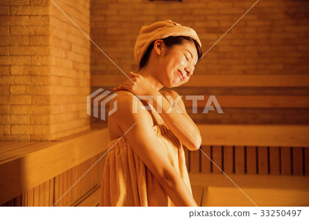 Sauna hot spring bathing break woman Sauna hot spring bathing break woman 33250497