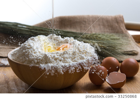 图库照片: 小麦粉 蛋 烹饪