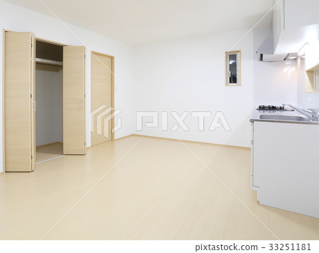 Newly built living room dining kitchen 33251181