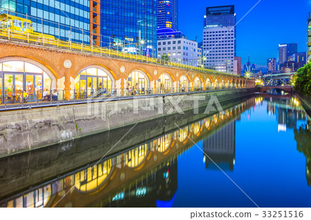 東京秋葉原電氣街風景從Mansei橋 33251516