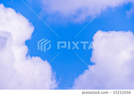 (Summer image) Incoming clouds / cumulonimbus clouds 33252056