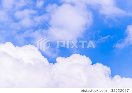 (Summer image) Incoming clouds / cumulonimbus clouds 33252057