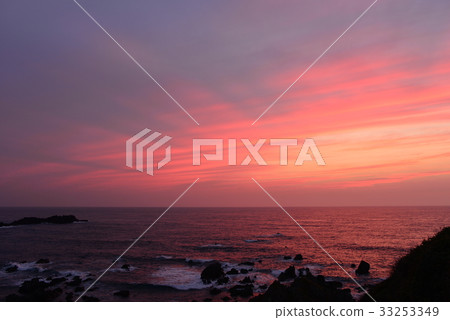 A sunset A sunset 33253349