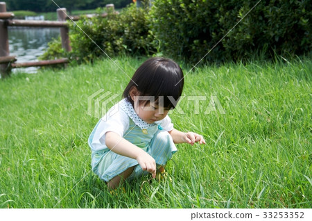Children at Ilsan Lake Park Children at Ilsan Lake Park 33253352