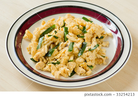 A chrysanthemum ball A chrysanthemum ball 33254213