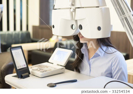 woman with optometry woman with optometry 33254534