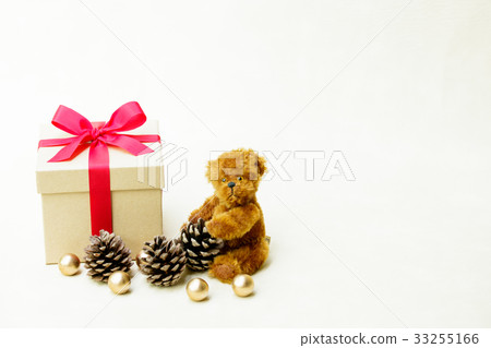 Kuma and present 33255166