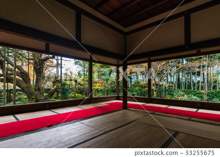 Kyoto in the fall: Takasen-in Frame garden Kyoto in the fall: Takasen-in Frame garden 33255675