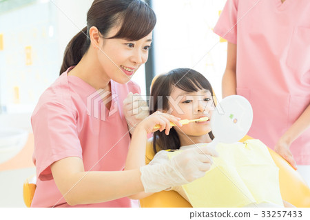 牙科，牙科保健師，牙醫，女人，牙齒刷牙指導，孩子 33257433