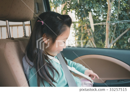younger, person, girl 33257515