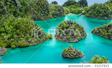 Group of Painemo Island surrounded by Blue Lagoon 33257815