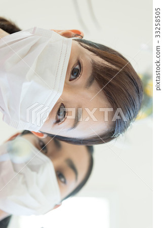 Dentistry, dental hygienists, dentists, women, treatment 33258505