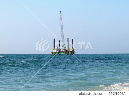 Offshore drilling platform 33259081