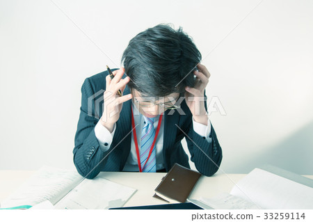 Worried businessman 33259114
