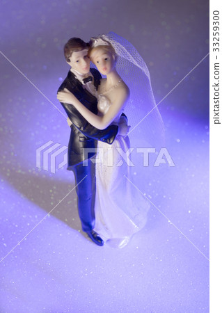 Standard figure of bride and groom 33259300