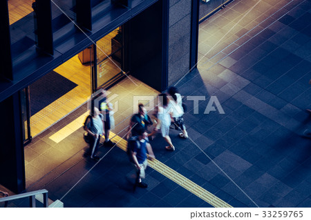 People's traffic everyday scenery People's traffic everyday scenery 33259765
