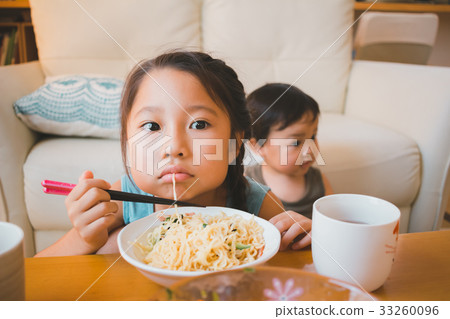 吃 品嚐 用餐 33260096