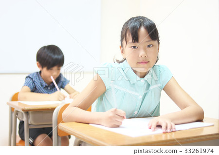 Elementary school student to study Elementary school student to study 33261974