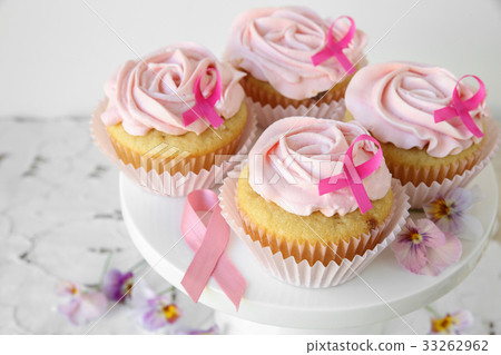 cupcakes for pink ribbon day, Breast cancer 33262962