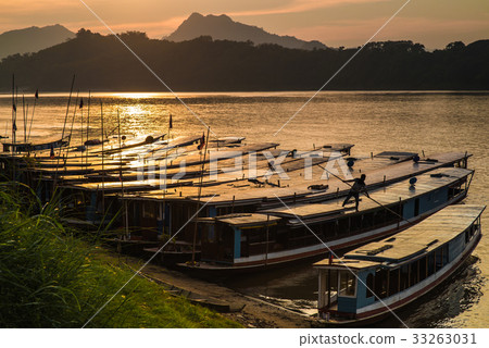 Tour boats in Mekong river, Luang Prabang, Laos 33263031