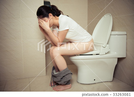 attractive young girl waking up at morning 33263081