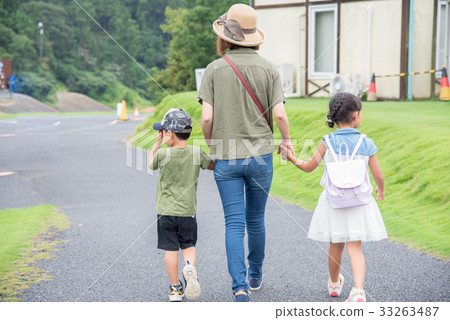 Walking with parents and children 33263487