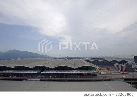 A panoramic view of Hong Kong International Airport 33263903