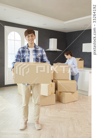 Couple, box, moving, ready to move 33264192