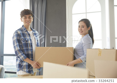 Couple, box, moving, ready to move Couple, box, moving, ready to move 33264251