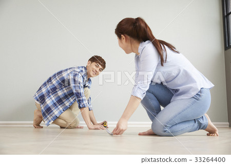 Couples, tape measure, moving, ready to move 33264400