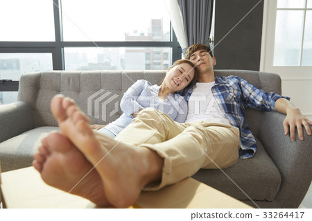 Couple, break, box, moving, ready to move 33264417