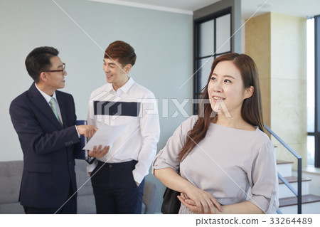 Couples, brokers, birdhouses, real estate, contracts 33264489