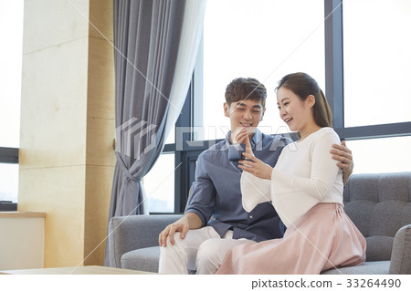 Proposal, couple, bird house, real estate, contract 33264490