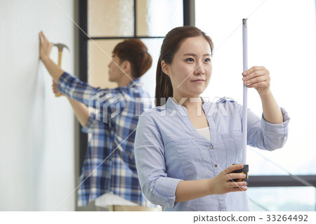 Couple, tape measure, hammer, tool, moving, ready to move 33264492